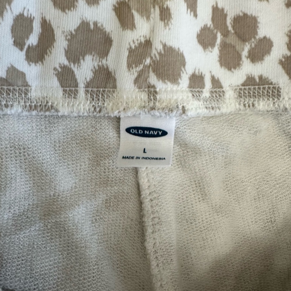 Leopard Shorts - Picture 2 of 2